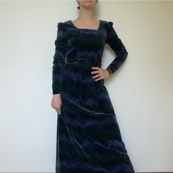 Vintage Velvet Maxi Dress - Picture 2 of 9